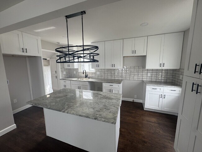 Building Photo - Spacious 3-Bed, 2-Bath Home in Berkley