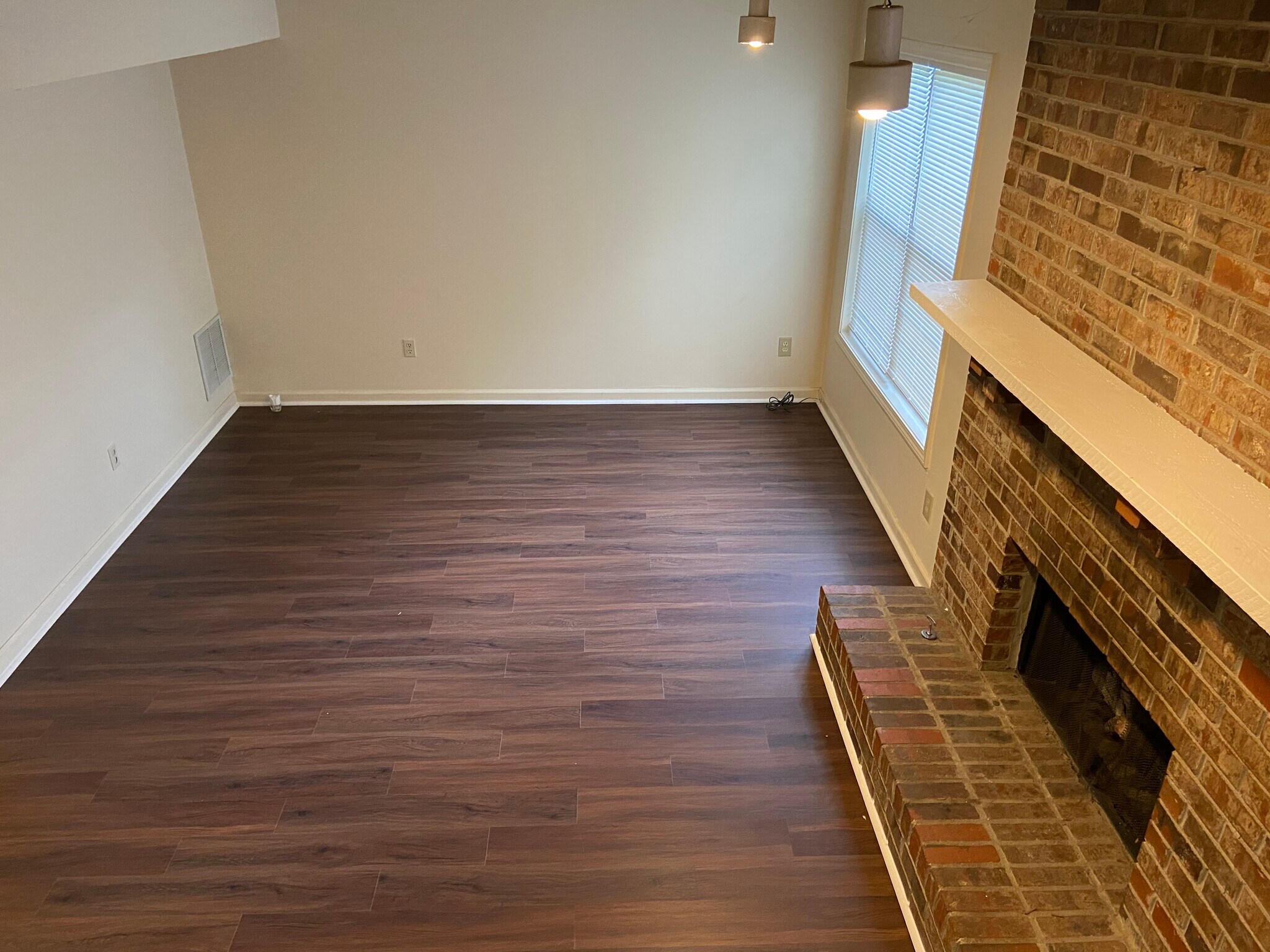 Living room - 897 Ventnor Pl SW