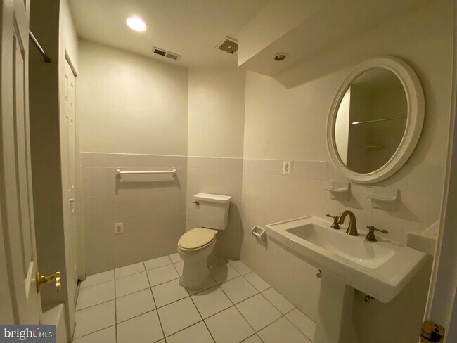 Primary Photo - 4304 Lancaster Ave