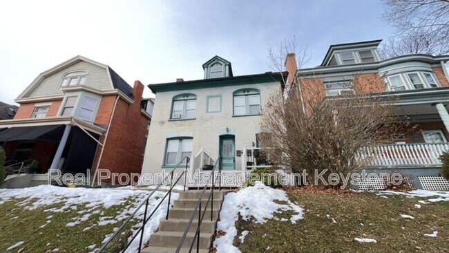 Building Photo - 923 Chislett St