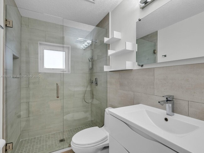 Building Photo - 933 Falling Water Rd