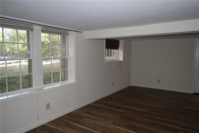 Building Photo - 2054 E Roxboro Rd NE