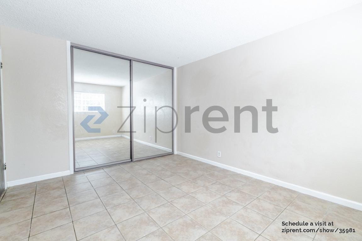Building Photo - 10978 Hirschfeld Way