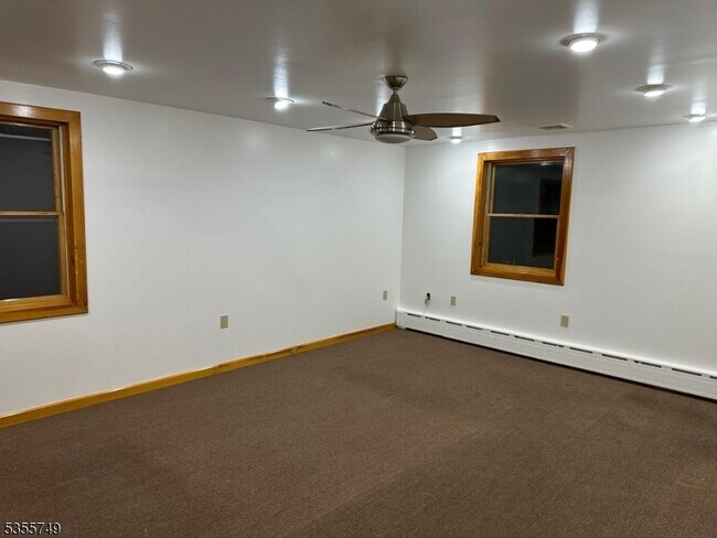 Building Photo - 160 6th Ave