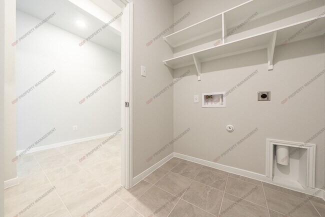 Building Photo - 3-2 Westfield Community
