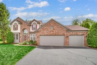 Building Photo - 1044 Oakhill Dr
