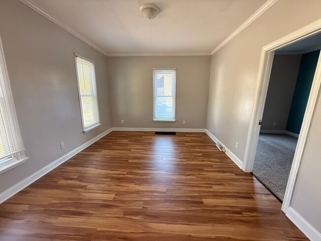 Building Photo - Spacious Two-Bedroom Home