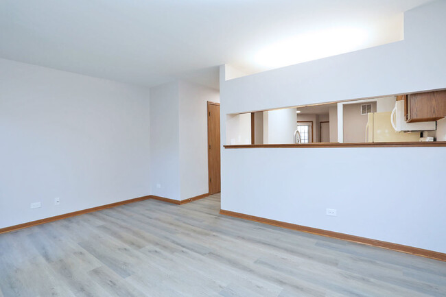 Building Photo - 724 Shady Oaks Ct