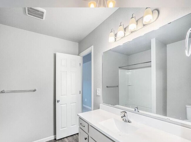 Building Photo - Beautiful family home in Fowlerville