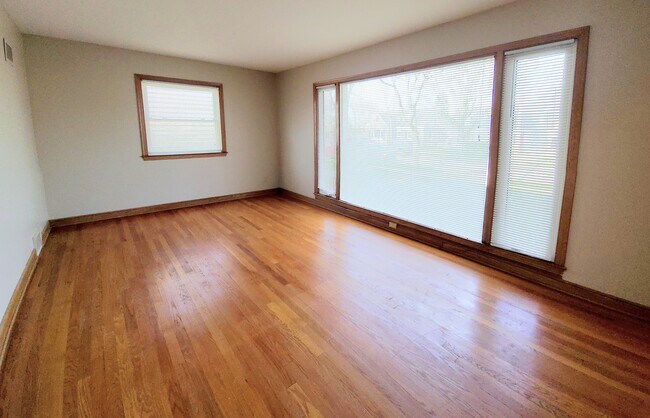 Primary Photo - 185 N 90th St