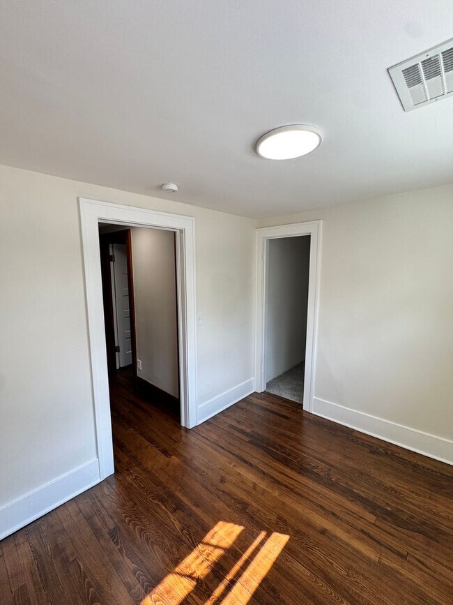 Building Photo - Spacious 4-Bedroom Home with 2 Kitchens | West Ann Arbor