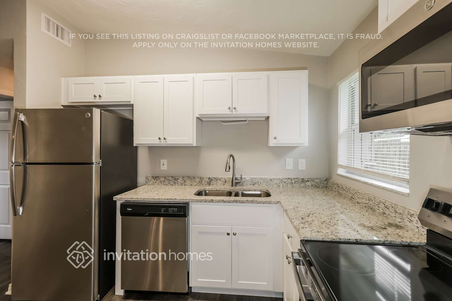 Building Photo - 813 E River Dr