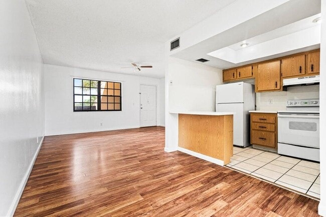 Building Photo - 4151 Oak Terrace Dr