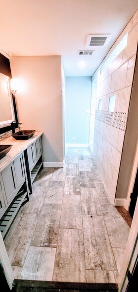 EnSuite Master Bath - 15865 Shatterway Ln