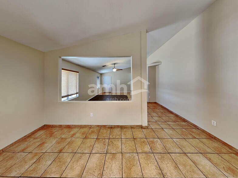 Building Photo - 720 S Ithica St