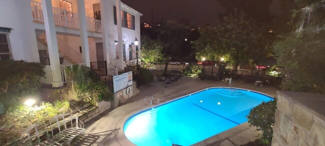 Building Photo - 4028 Los Feliz Blvd