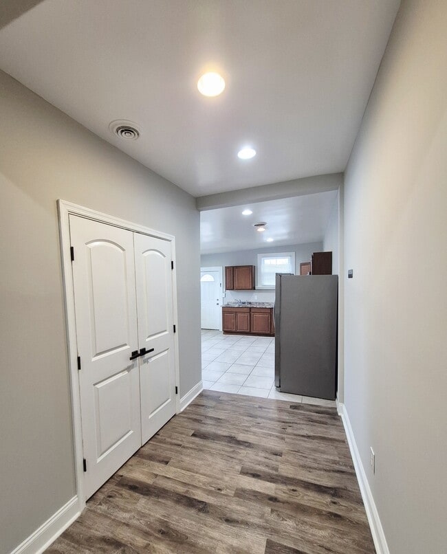 Building Photo - 2820 Q St