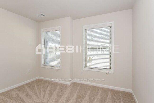 Building Photo - Newly Built Home! Receive one month FREE r...