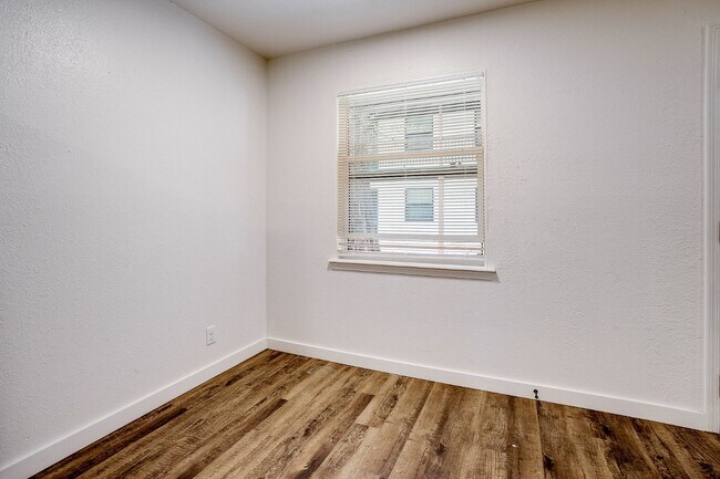 Building Photo - 1152 S Quaker Ave