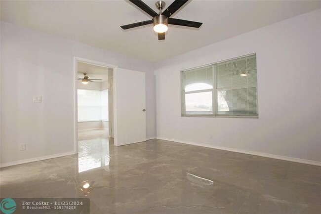 Building Photo - 13749 Date Palm Ct