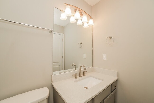 Building Photo - 104 Rockefeller Ln