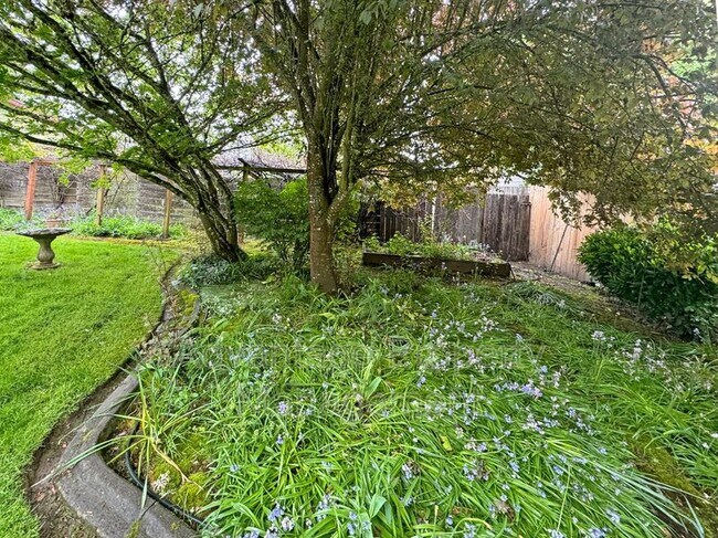 Building Photo - 2350 NW Green Cir