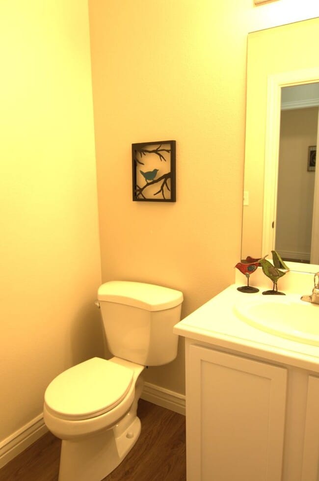 Building Photo - Large Family Home Ready for You!!