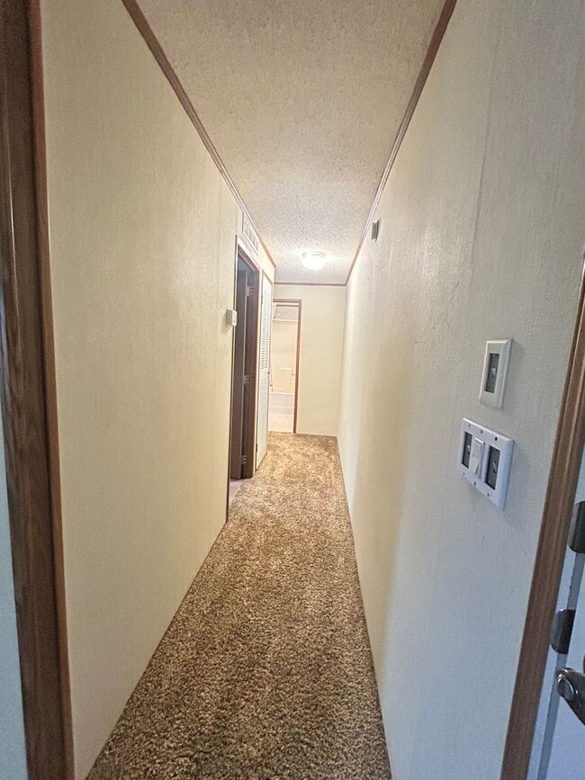 Building Photo - 3 Bed / 2 Bath  on One Acre – Garage Included