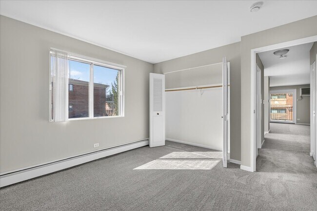 Building Photo - 604 W 65th St