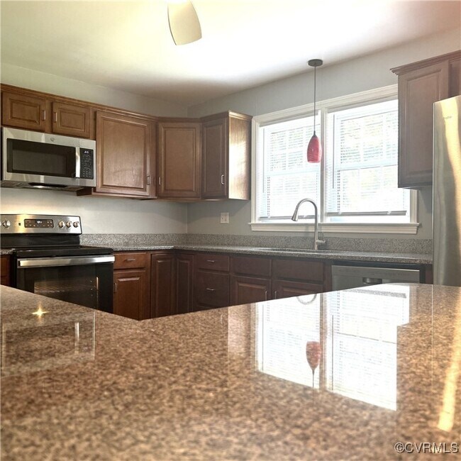 Building Photo - 1404 Stoneycreek Dr
