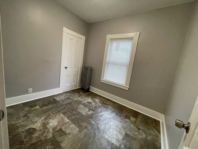 Building Photo - 46 Lane St