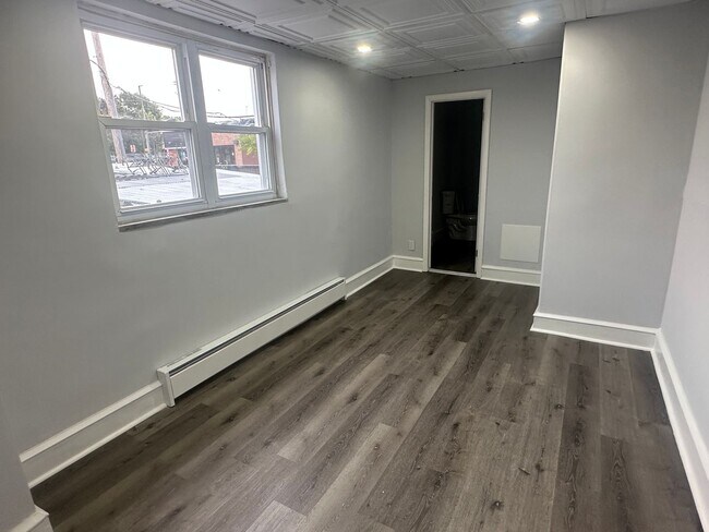 Building Photo - 217 Wiltshire Rd