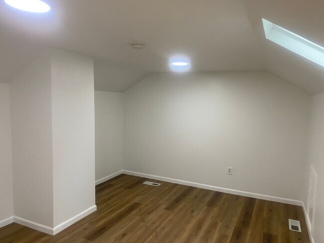Building Photo - Charming 3BR Townhome in Plainsboro