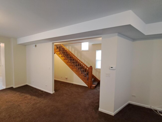 Building Photo - 1509 W Greenleaf Ave