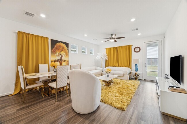 Building Photo - 7122 Clearwater Cv Dr