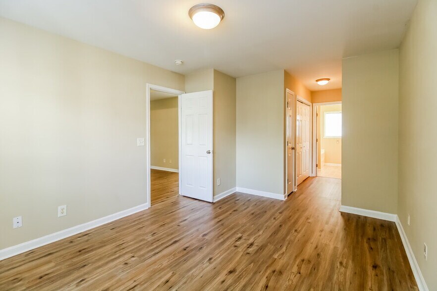 Building Photo - 4201 Youngstown Dr