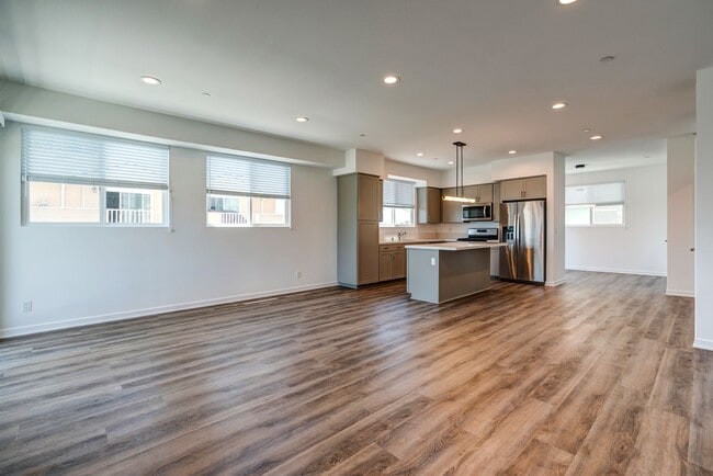 Building Photo - Luxury Penthouse Condo With Ocean Views in Ventura!