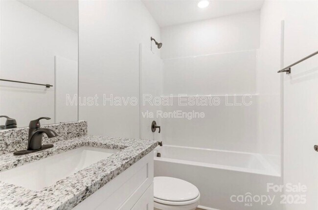 Building Photo - 117 3rd Ave SE