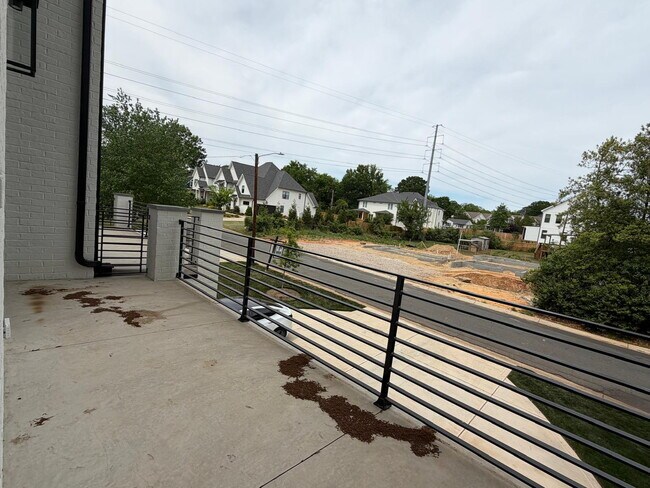 Building Photo - "Spacious and Elegant 4-Bedroom Home on Dover Avenue with 3.5 Baths and Nearly 3000 Sq Ft of Livi...