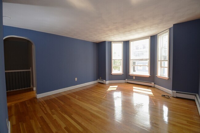 Building Photo - 98 Emerson St