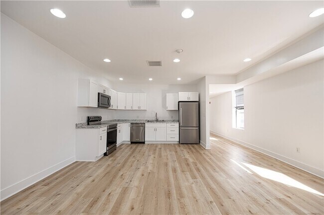 Building Photo - 232 3rd Ave