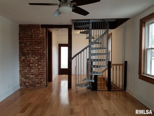 Building Photo - 118 Dodge St