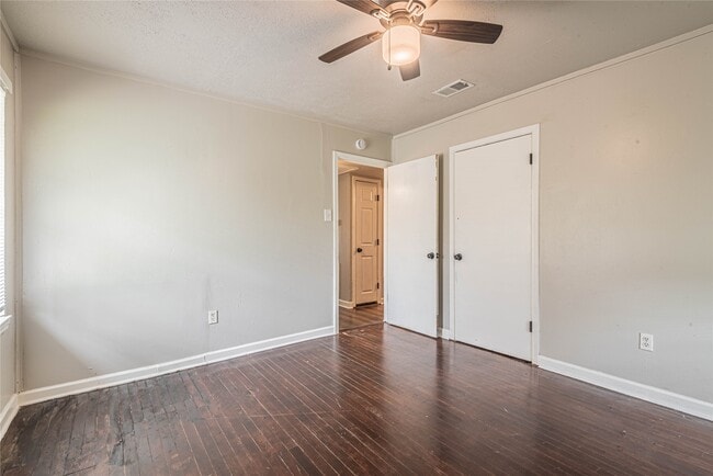 Building Photo - 5818 Glenhurst Dr