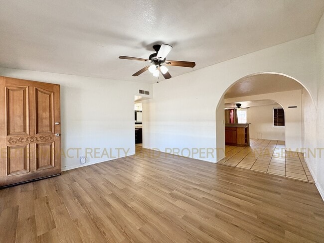 Building Photo - 4650 E Calle Aurora