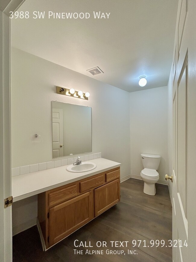 Building Photo - 3988 SW Pinewood Way