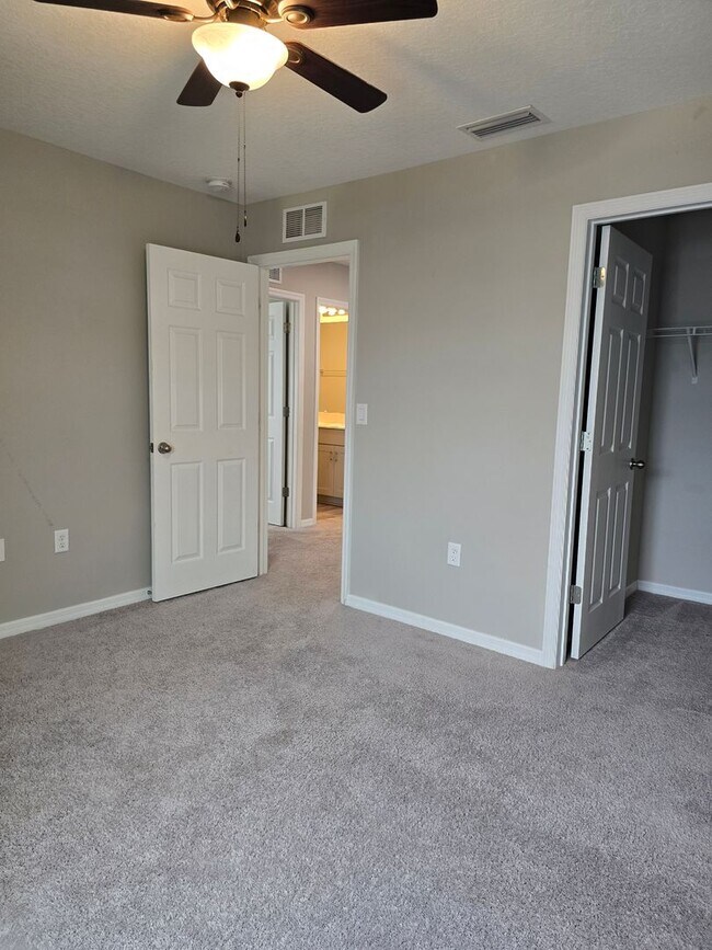 Building Photo - Lakeland 5 Bedroom 3 Bath