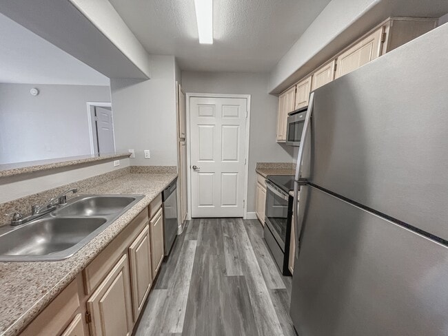 Building Photo - 555 E Silverado Ranch Blvd