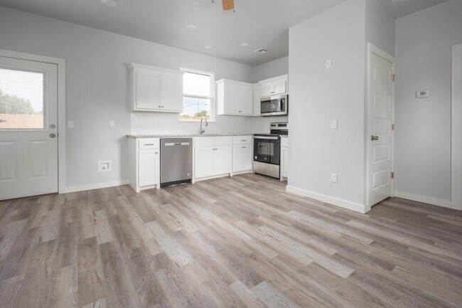 Building Photo - 201 S 11th St