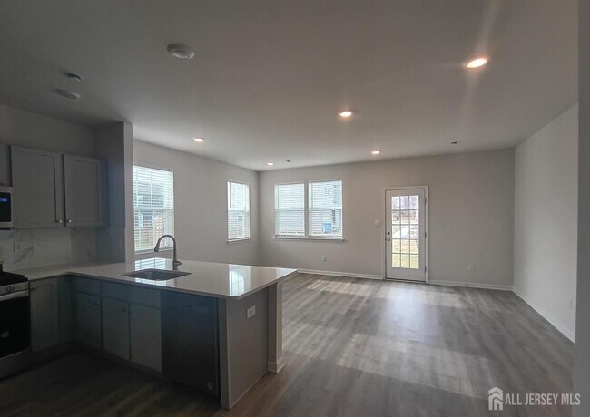 Building Photo - 25 Elliot Ln