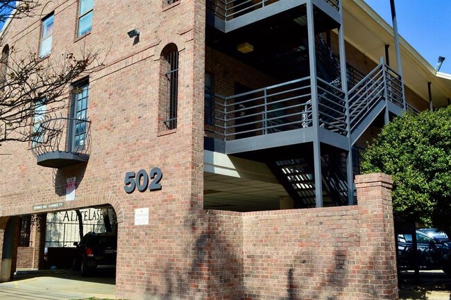 Building Photo - 502 W 17th St